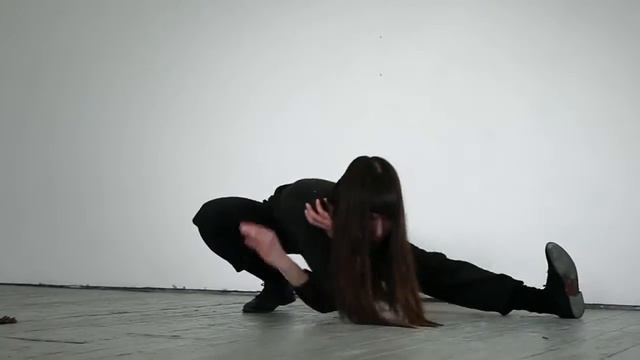 KELPE   'Go Visible' Video by Mira Loew and David Altweger