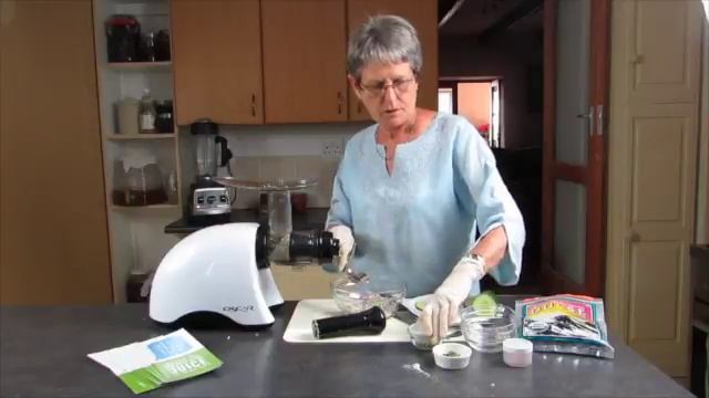 How to make 'No-Tuna Pâté' with the Oscar Juicer - Classic model