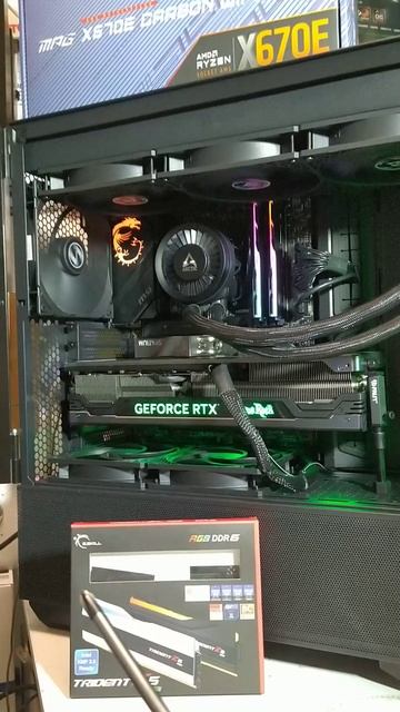 Для AMD Ryzen 9 9950X нет памяти 96Gb(2*48) c AMD EXPO, значит используем с Intel XMP.