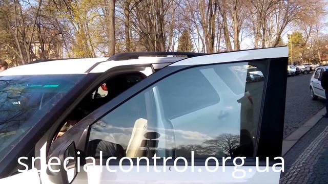 Дипломатичний "авто-олень" нарешті дістав свою нагороду.