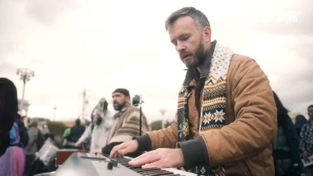 Europa.Исполненяют 220 музыкантов