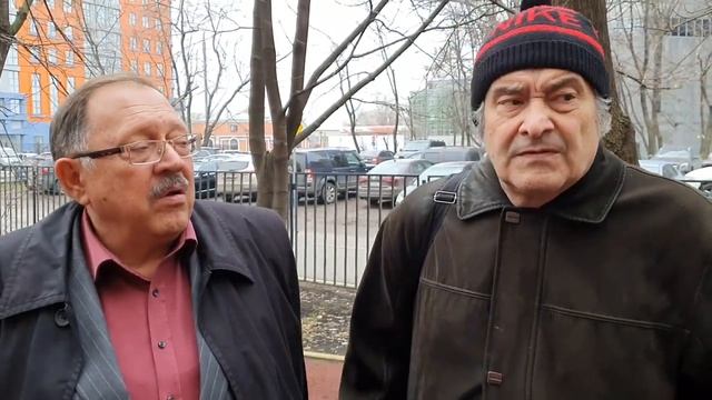 Юрий Мухин и Яков Джугашвили после суда над участником референдума