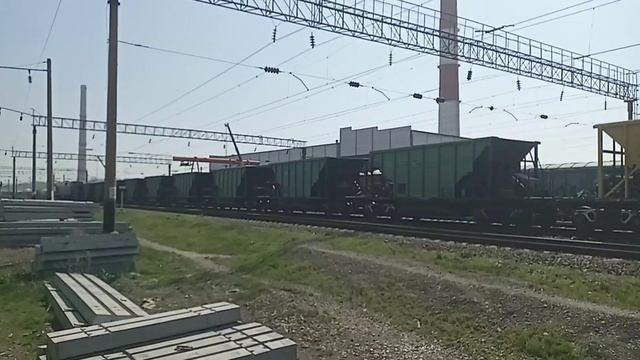 ТЭ33А 0037 ТЧЭ Туркестан с приветливой локомотивной бригадой перевозка жд насыпи