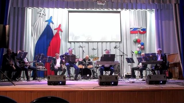 Выступление Мангушского народного эстрадно-духового оркестра
"Для Вас, защитники Отечества"