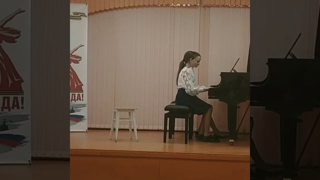 "ДОРОГИ" 
А. Новиков
Аранжировка Е. Геллера
