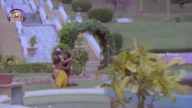 Chiranjeevi Old Romantic Hits | Kalisipo Naa Kallalona Video Song | Chattaniki Kallu Levu Movie