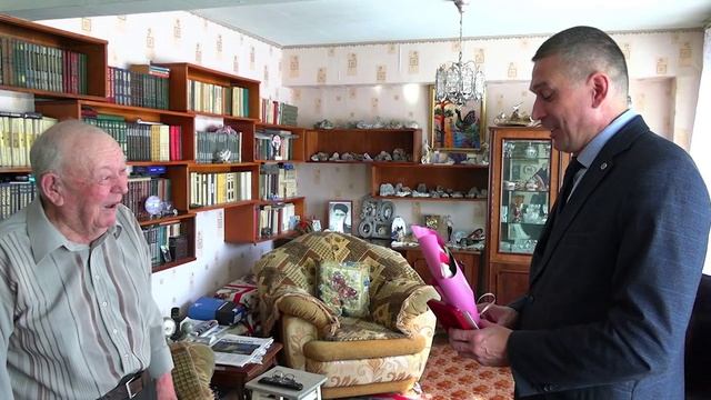 Вручение медали ветерану Шестопалову В.А,-2025