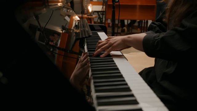 We Make Space - Melissa Helser (Live)
