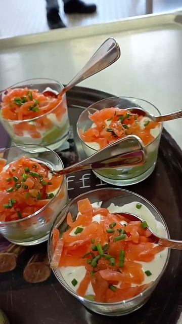 Verrine Au Mousse d'avocat, Crème et Truite Fumé. Atelier Cuisine l'IME Le P'tit Suize