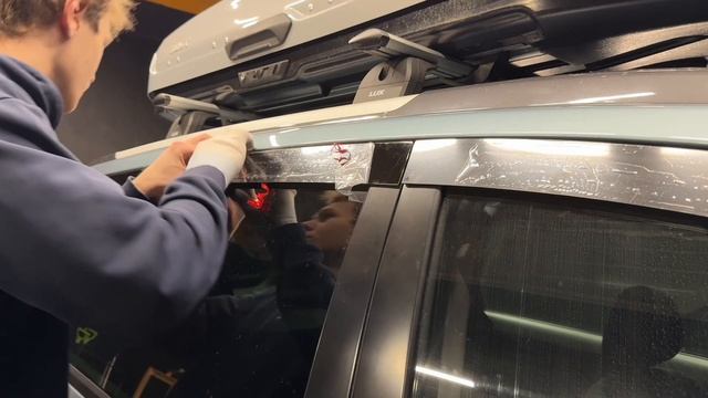 Видео установка 2Д дефлекторов окон / плоские ветровики на Mitsubishi Grandis / Митсубиси Грандис