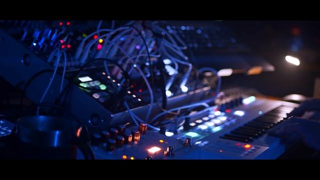 State Azure Calming Light ft. Amy Wallace - Ambient Modular (Rings, Lubadh, Nebulae, Bitwig)