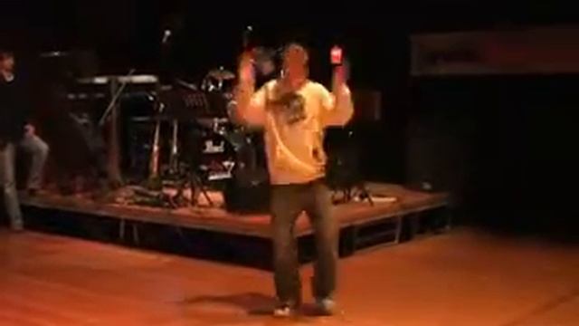 :-) Hip Hop, Poppin like salah, Robotstyle, Krumping und a little brakdance^^