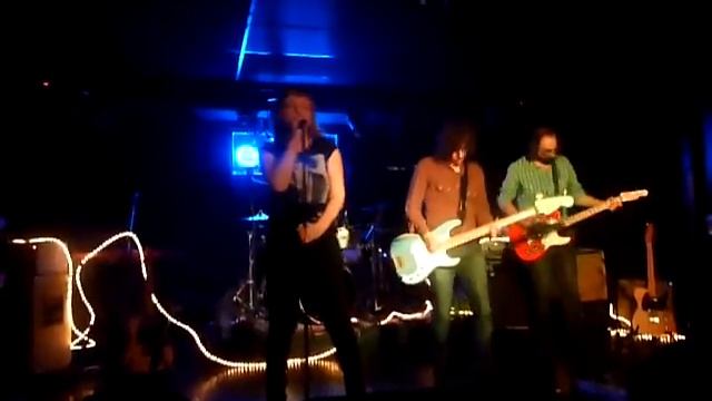 Cinnamon Girl (Neil Young Cover) - Euro-trash Girl (Sala Loco Club, Valencia) 11/11/2011