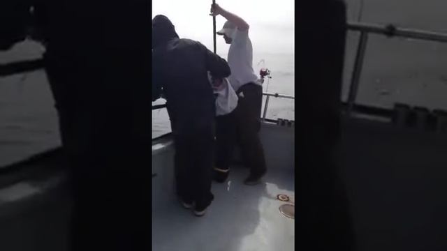 Deep sea fishing. 30+lb Salmon!!-CA