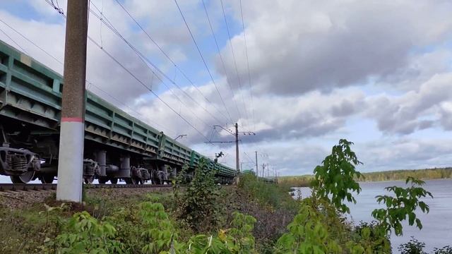 Электровоз ВЛ10У-753, перегон Токсово - Пери, Ленинградская обл., 01.10.2023г. (4K UHD)