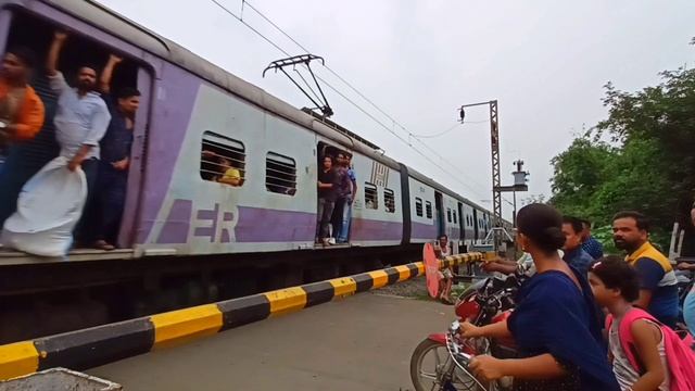 Brand New Colourful Twins Windows Newly Color Old Model EMU Local Train Passing Bahula Railgate 🚸🚸