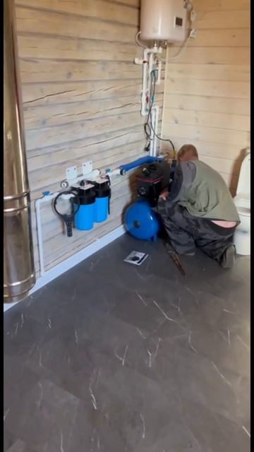 Вот так выглядит ввод в дом воды от абиссинской скважины с насосной станцией