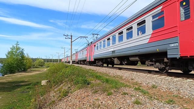 ЭД4М 0360 сообщением Сосново - Санкт-Петербург Финляндский, прибывает к пл. Кавголово.