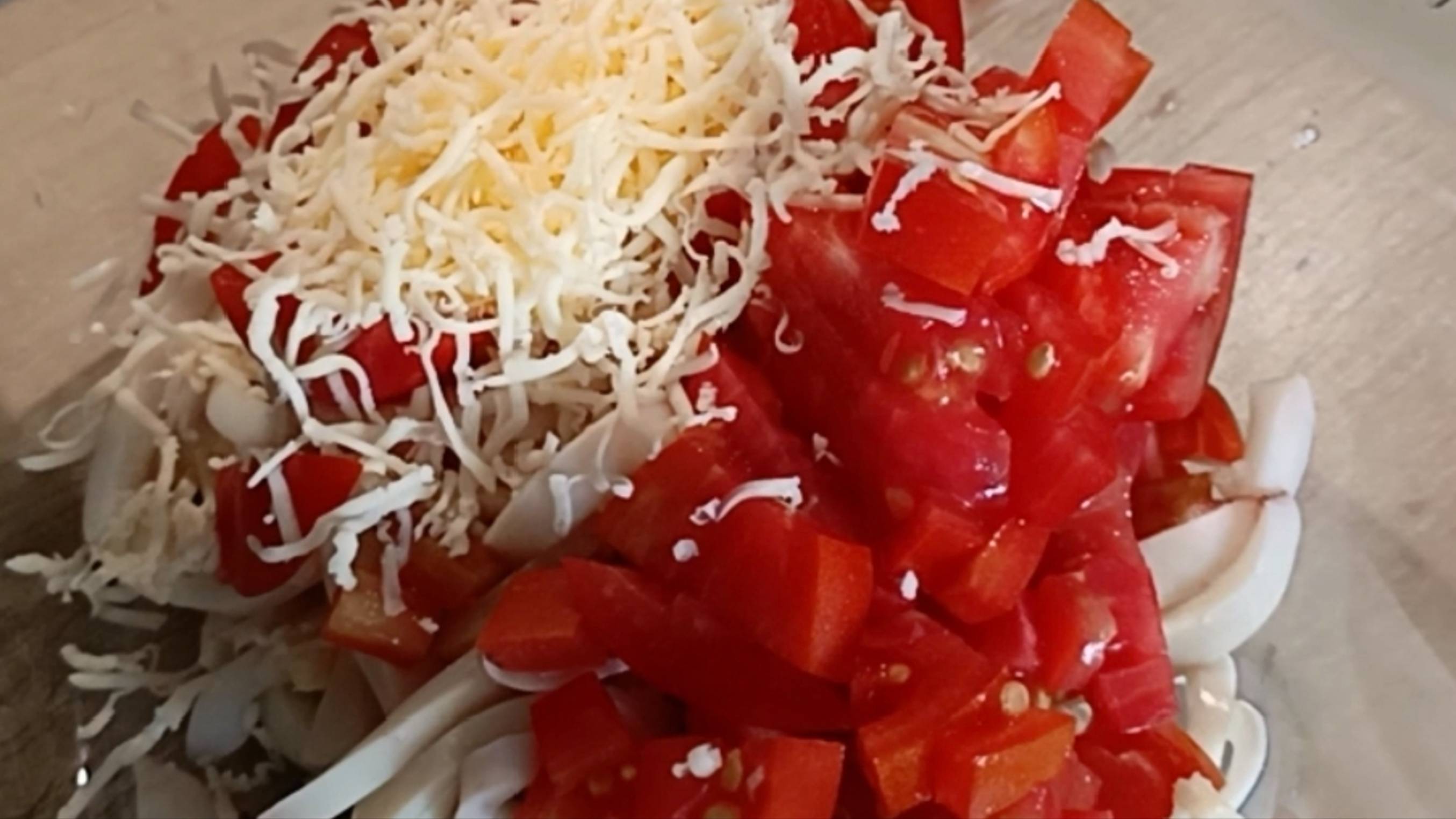 Самый простой и нереально вкусный салат с кальмарами.