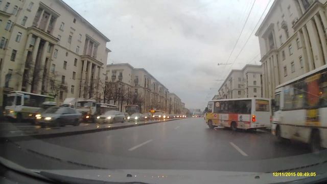 Наглая маршрутка: А мне туда нада!