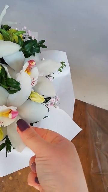 ЦВЕТЫ В ФИРМЕННОЙ КОРОБКЕ ДОСТАВКА ЦВЕТОВ ДНЕПР ОРХИДЕИ В ШЛЯПНОЙ КОРОБКЕ РОЗЫ В КОРОБКЕ КУПИТЬ(2)