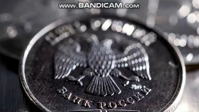 Bloomberg: заигрывания Трампа с Россией делают рубль самой успешной валютой года