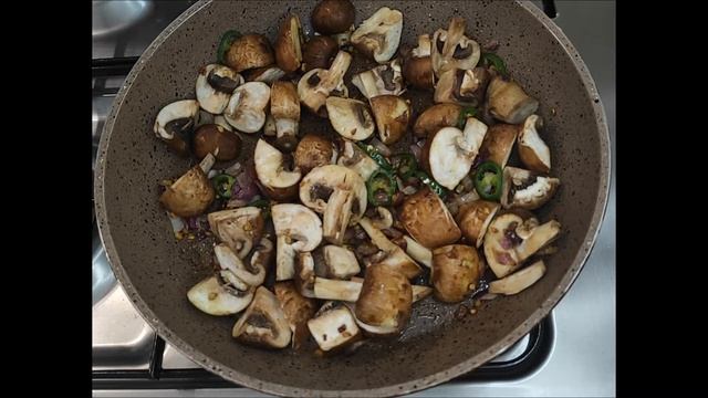 MUSHROOMS WITH BROCCOLI | MESHROOMS BROCCOLI RECIPE | FRIED MUSHROOMS BROCCOLI | COOKING BROCCOLI