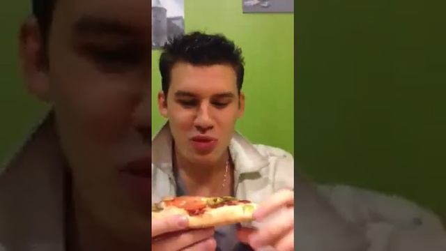 Кушаю пиццу и слушаю истории