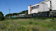 2ТЭ25КМ-0436 с грузовым поездом отправляется со станции Кандры
