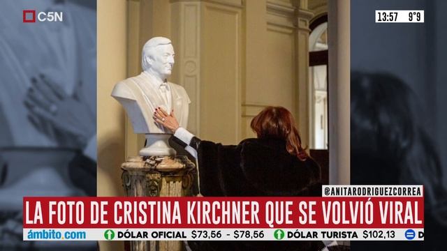 La foto viral de Cristina Kirchner con el busto de Néstor Kirchner en Casa Rosada