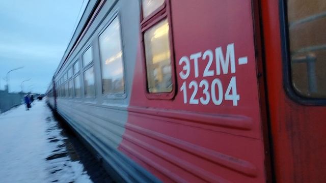 21 февраля 2025 Электропоезд ЭТ2М-123 Сообщением Любань-Санкт-Петербург Прибывает на станцию Поповка