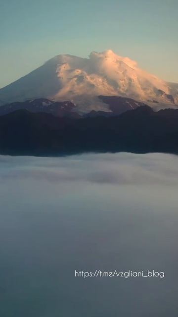 Гора Эльбрус, Кабардино-Балкарская Республика🏔🌥https://t.me/vzgliani_blog #travel #russianlandscap