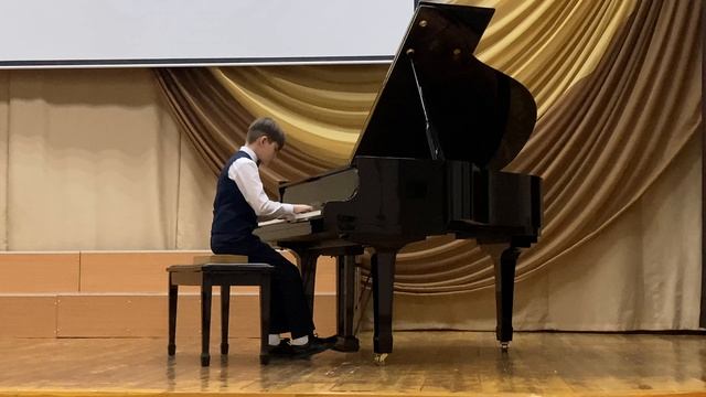 Богоедов Артём, 10 лет, В.Гиллок "Лунное настроение"