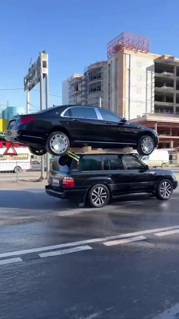 Мерседес.