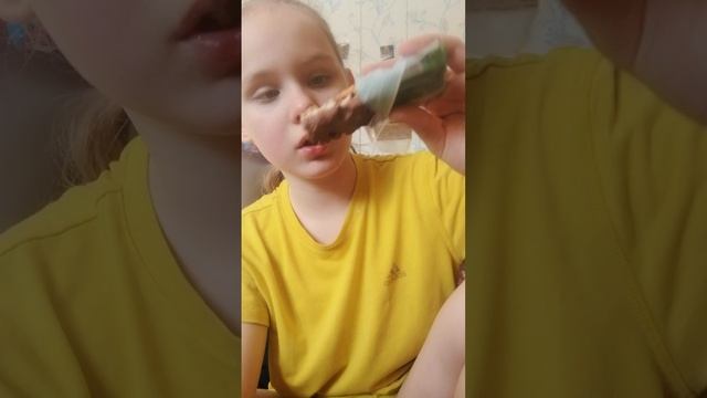 РАСПАКОВКА БАТОНЧИКА С МОНЕТКИ!СОСТАВ:ОРЕХИ И ШОКОЛАД)НАЗВАНИЕ БАТОНЧИКА * nutgo*