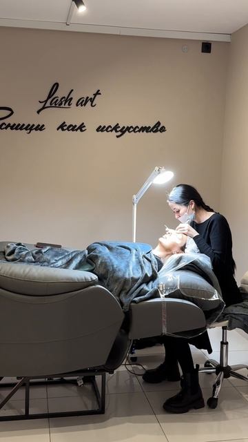 Наращивание ресниц в LASH ART - это удобно