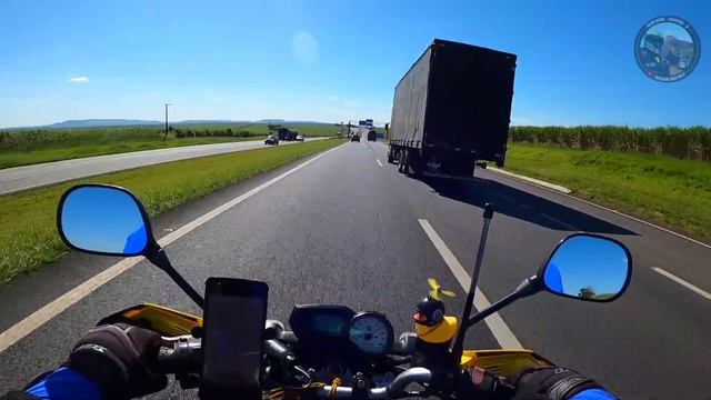 Subindo a serra de Santa Rita do passa quatro SP na Via Anhanguera. Viagem de moto Fazer 250.