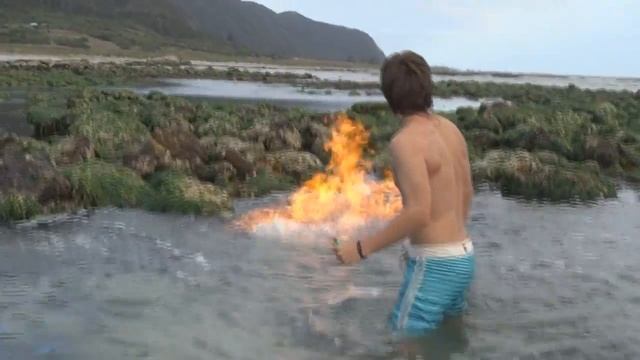 Fuego en el Mar, Isla Mocha, Chile.