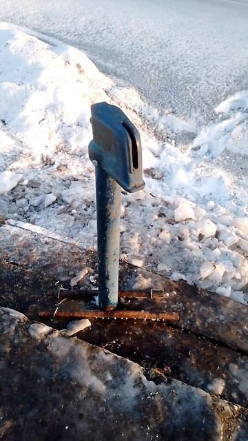 Кому-то силы свои девать некуда.! И нашей главе полностью,на плевать на всё это,что творится,в пос.!