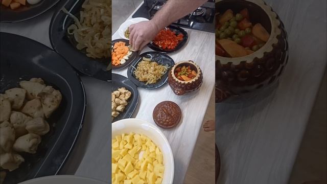 Жаркое в горшочках.