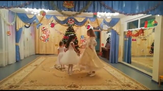 Поздравление от воспитанников "Танец с лентами"