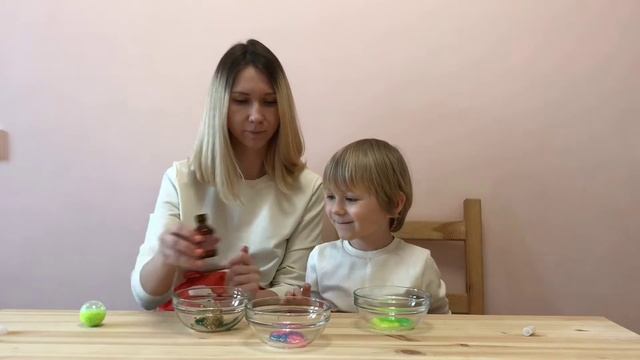 Делаем лизуна. Слаймы с блестками и шариками своими руками.