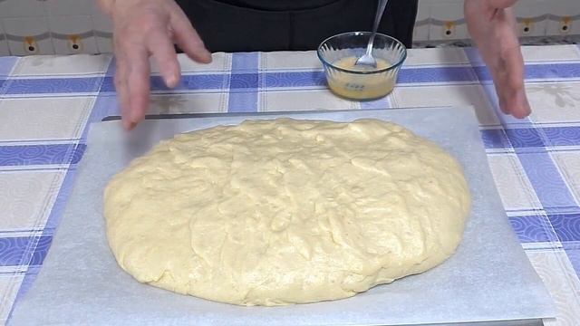 Coca de San Juan con Cerezas | Receta de Cocina en Familia
