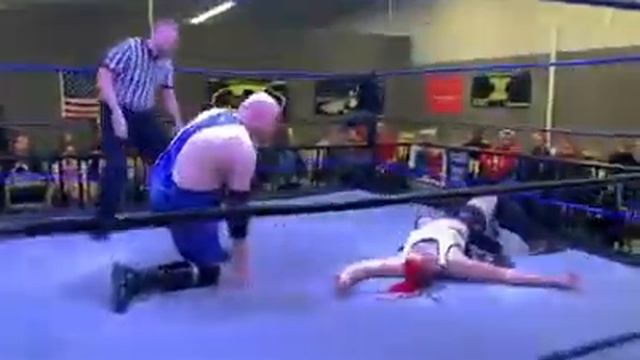 "The black widow" Harley Fairfax vs. Vincent Slades
