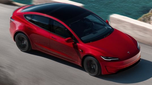 Автомобили Tesla оказались проблемными: компания отзывает почти 500 тысяч моделей