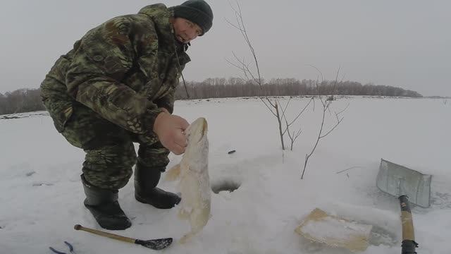 Зимняя рыбалка в Сибири, часть 31, сезон 2025 года.