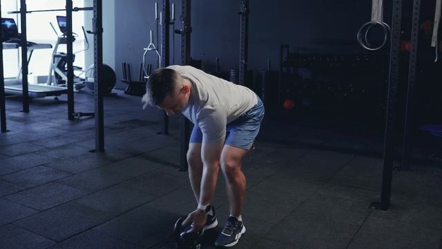 Попеременная тяга гири в наклоне_ alt single kb bent over row