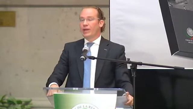 Dip Santiago Taboada Cortina presentación del libro: "Tres Visiones, Una Constitución" 15 08 2017