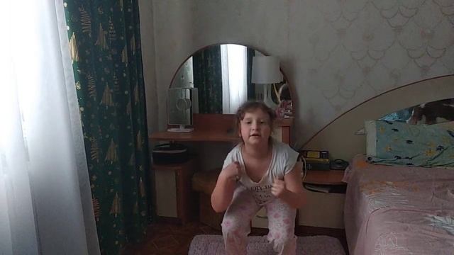 у меня ноги хрустят когда я приседаю💀 (физминутка)