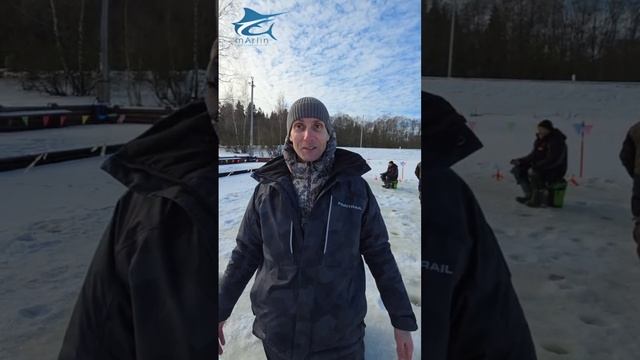 Алексей Купцов в рыболовном клубе Марлин. Небольшое интервью на льду у здания администрации😊